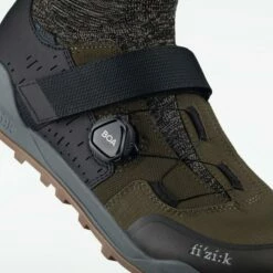 FIZIK TERRA CLIMA X2 Olive - Caramel 8 FIZIK TERRA CLIMA X2 Olive - Caramel -Outlet SHIMANO Store terra clima x2 olive caramel detail1 1 25 259783 1024x