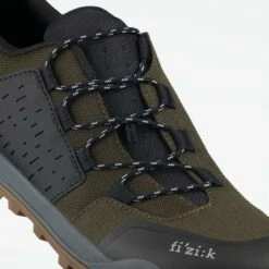 FIZIK Terra Ergolace X2 Black Olive - Caramel -Outlet SHIMANO Store terra ergolace x2 olive caramel detail1 519391 1024x